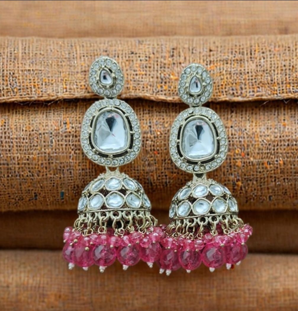 Art Earrings Jhumka in Berlin