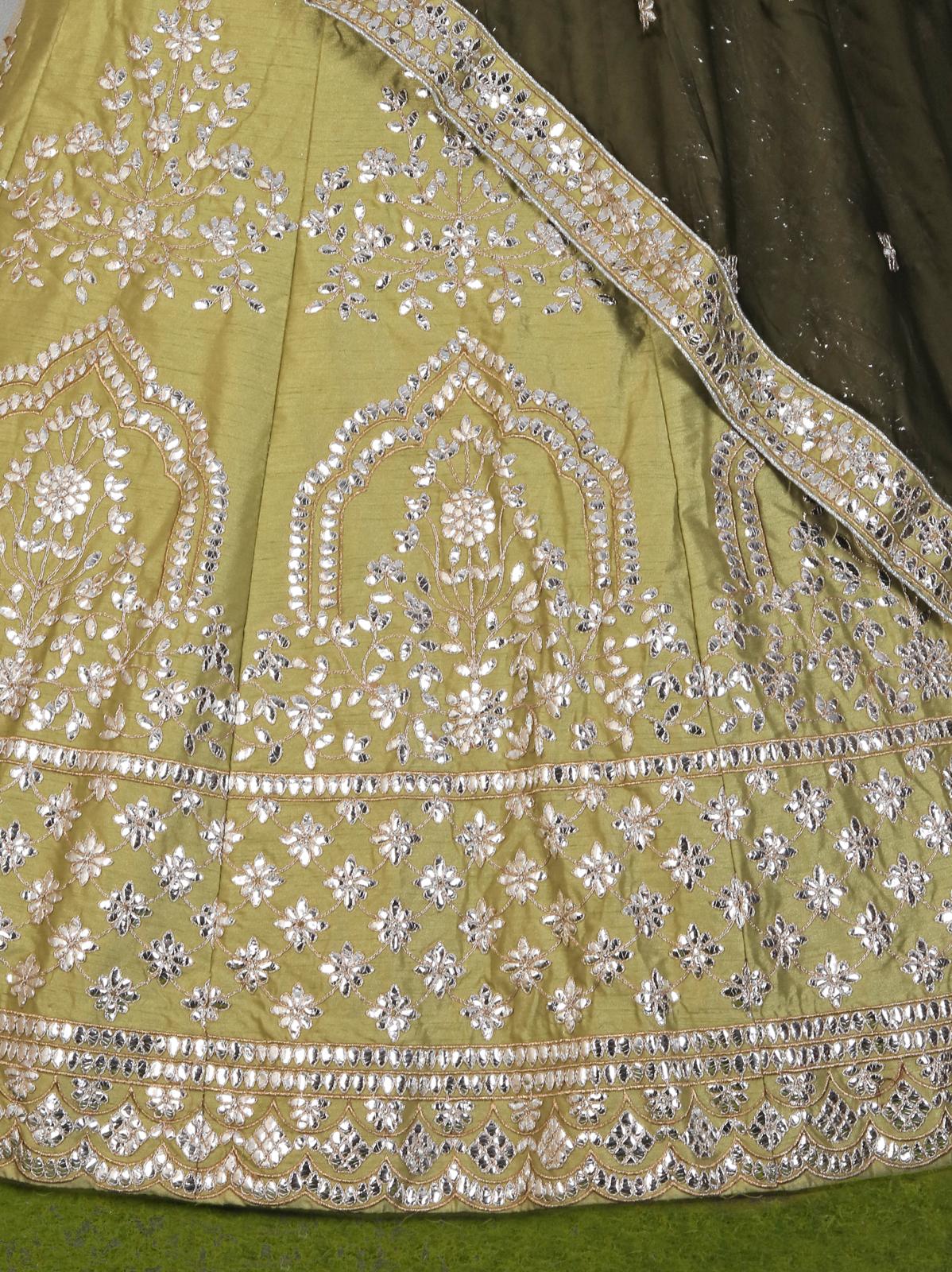 Beautiful Embroided Lehanga in Berlin