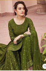 Chinnon with heavy Embroidery work Suit in Berlin