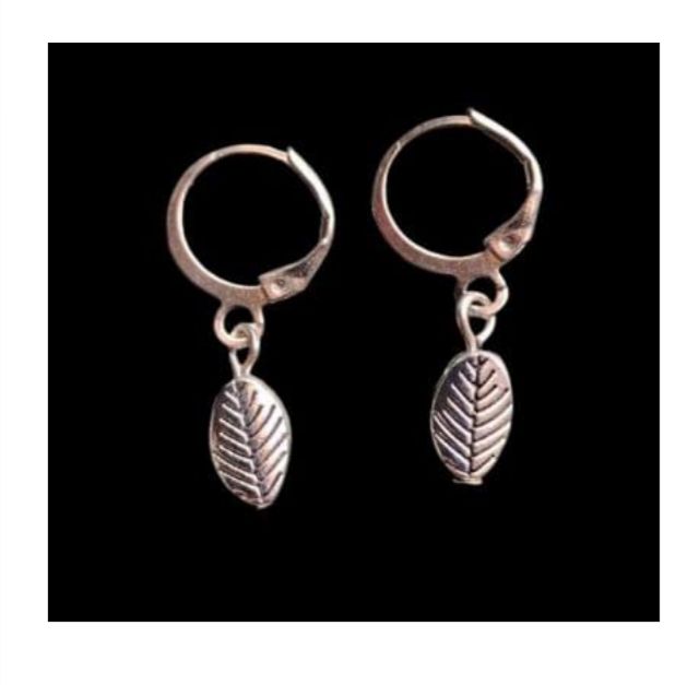 Leaves Shape Charming Silver Charm Hoop Earrings in Berlin