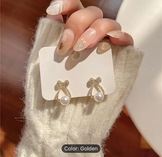 FASHIONABLE WESTERN STYLISH PRINCESS WHITE PEARL STUD EARRINGS IN BERLIN
