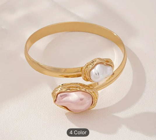 Women Pearls Handcrafted Gold-Plated Armlet Bracelet in Munich