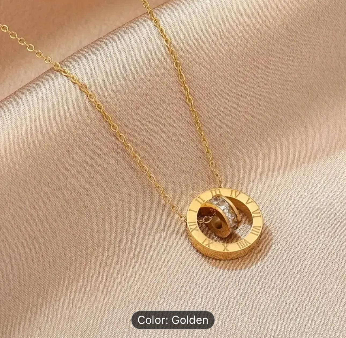 Roman Numeral Interlocking Circles Pendant Necklace in Munich Namma Markt