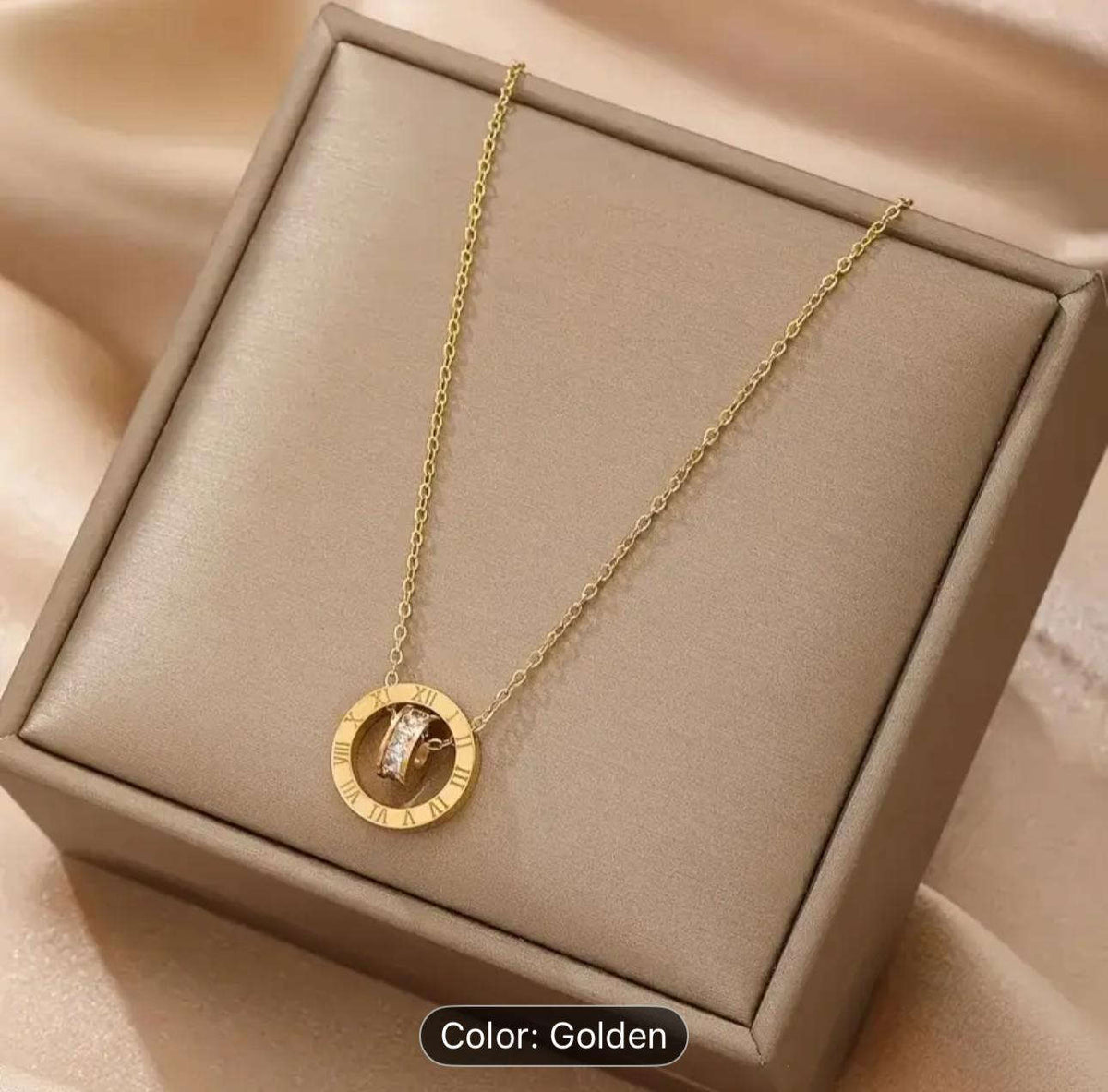 Roman Numeral Interlocking Circles Pendant Necklace in Munich Namma Markt