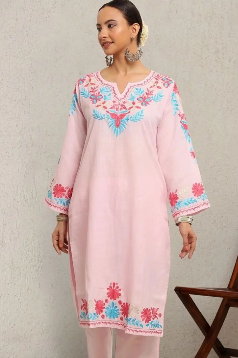 Floral Embroidered Thread Work Falak Kashmiri Straight Kurta in Berlin