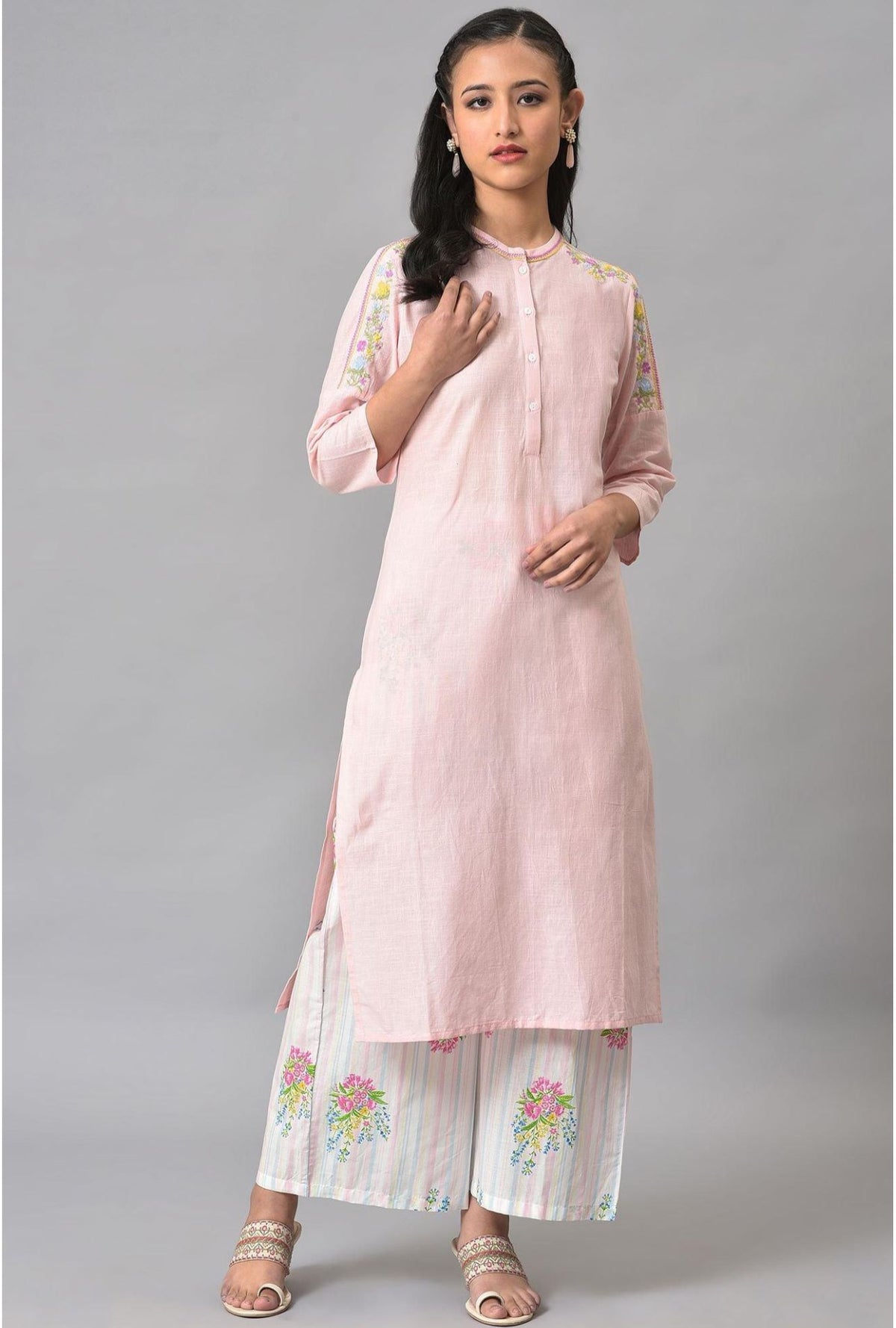 Light Pink Mandarin Collar kurta With Embroidery in Germany