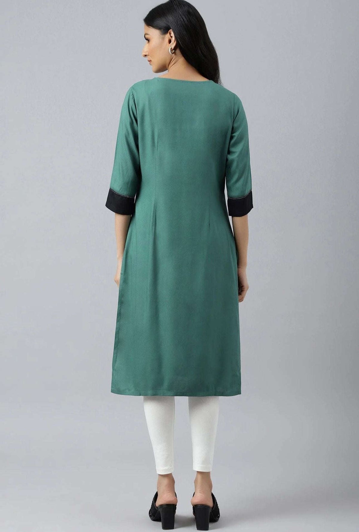 Green Solid kurta With Ecru And Black Yoke