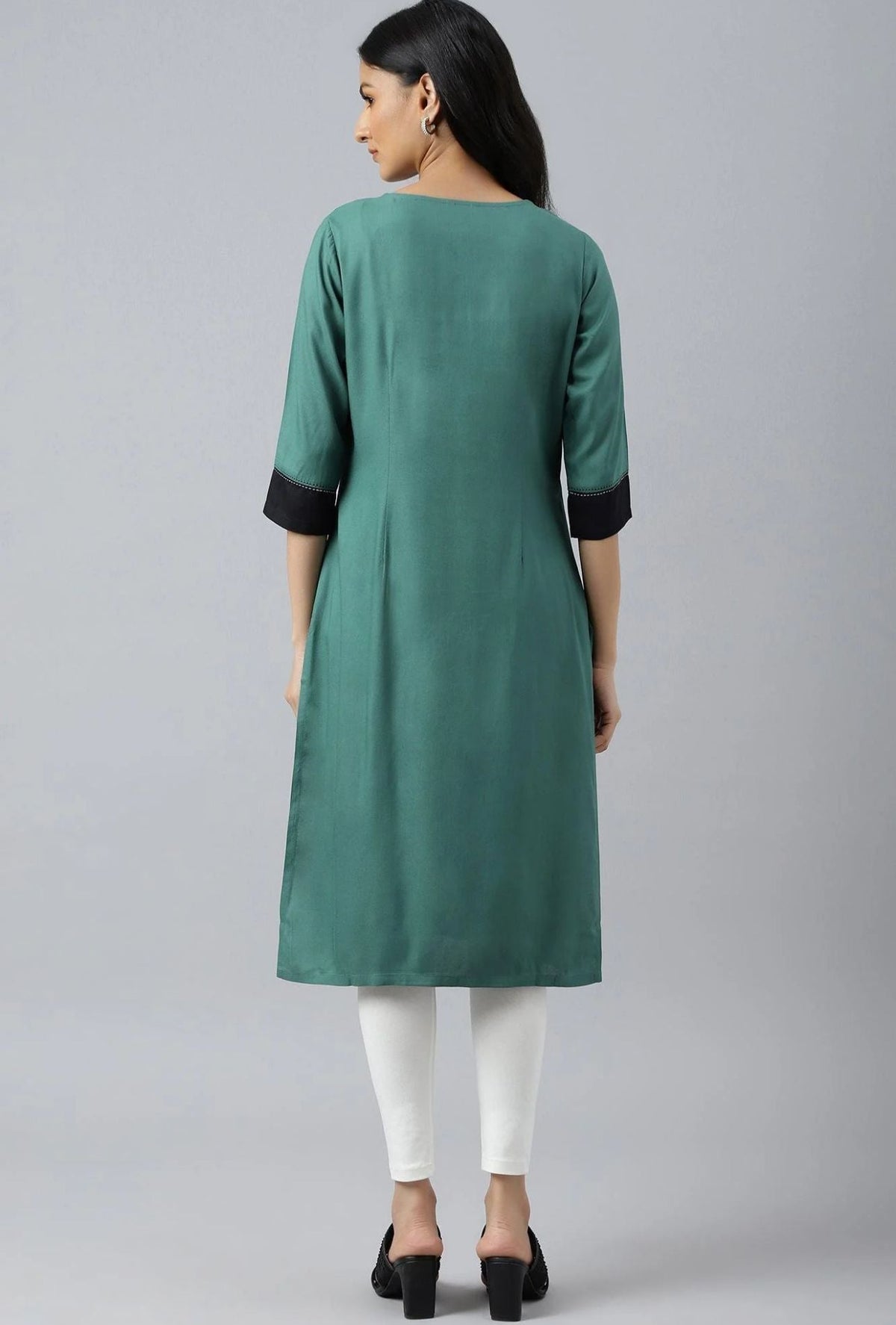 Green Solid kurta With Ecru And Black Yoke