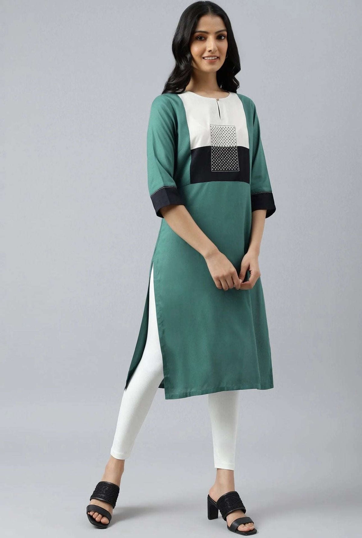 Green Solid kurta With Ecru And Black Yoke