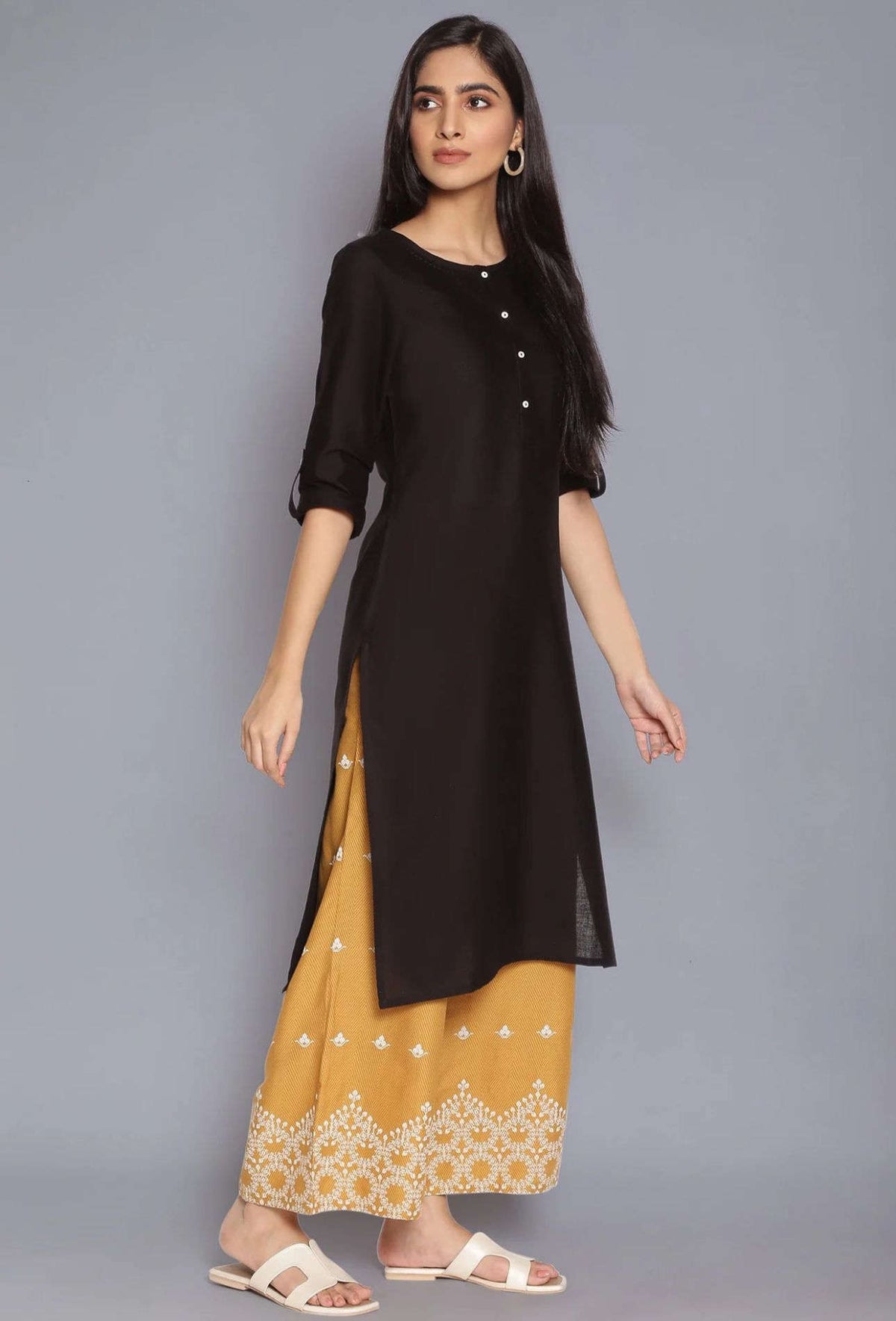 Black Round Neck Solid kurta in Germany Namma Markt