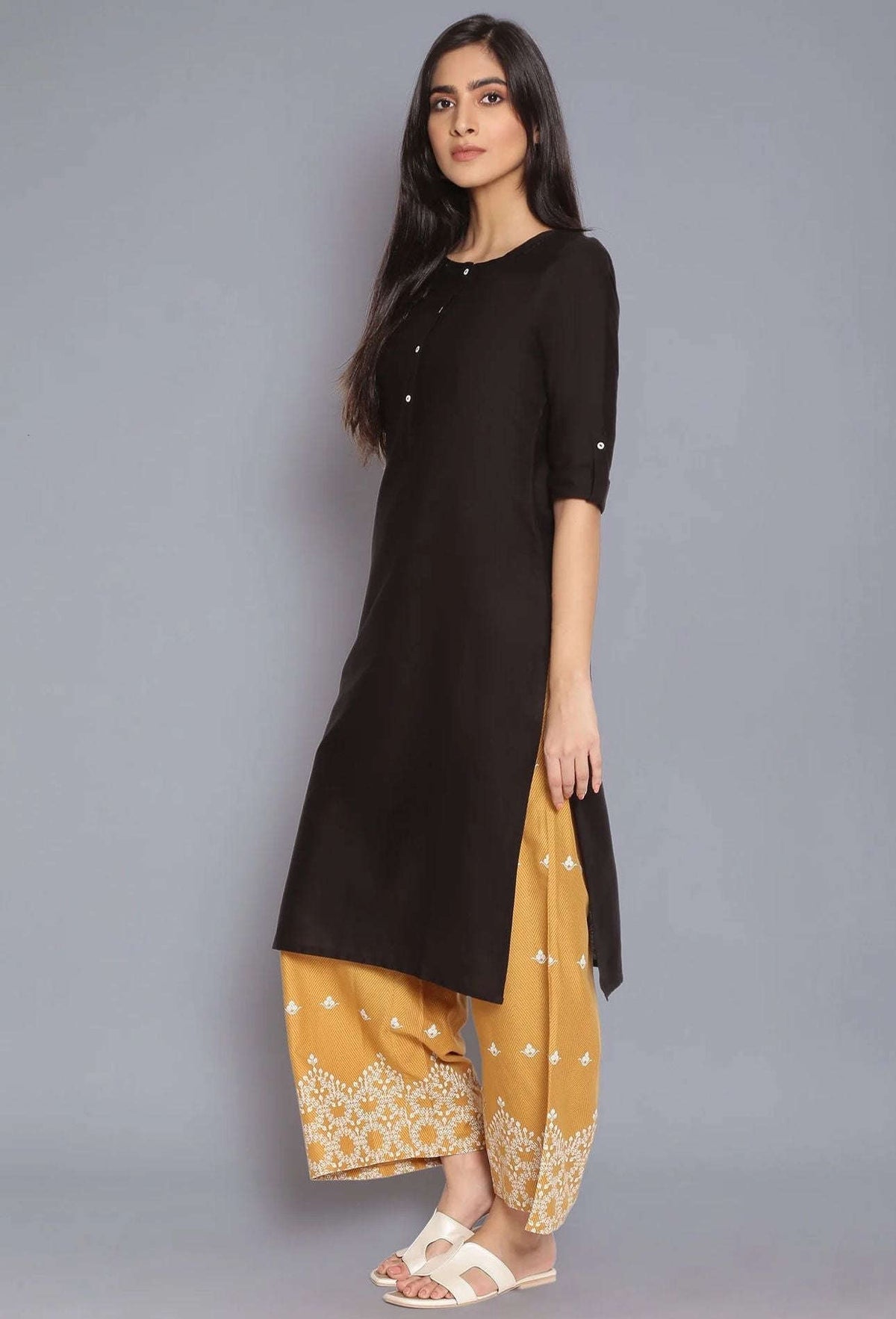 Black Round Neck Solid kurta in Germany Namma Markt