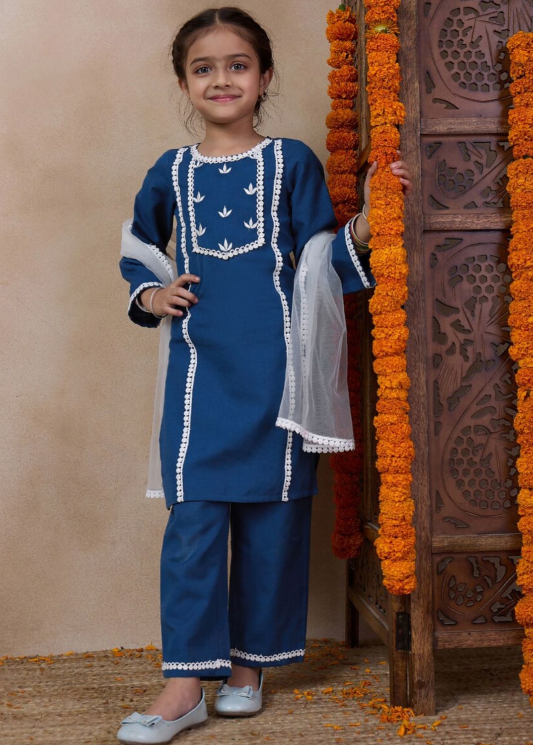 Girls Floral Yoke Design Regular Kurta With Trousers Dupatta in Munich