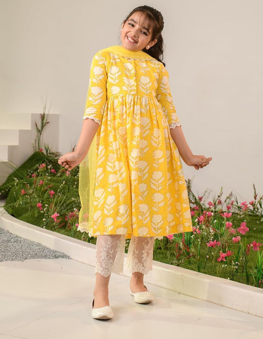 Yellow printed Kurta with Trousers with dupatta in Berlin