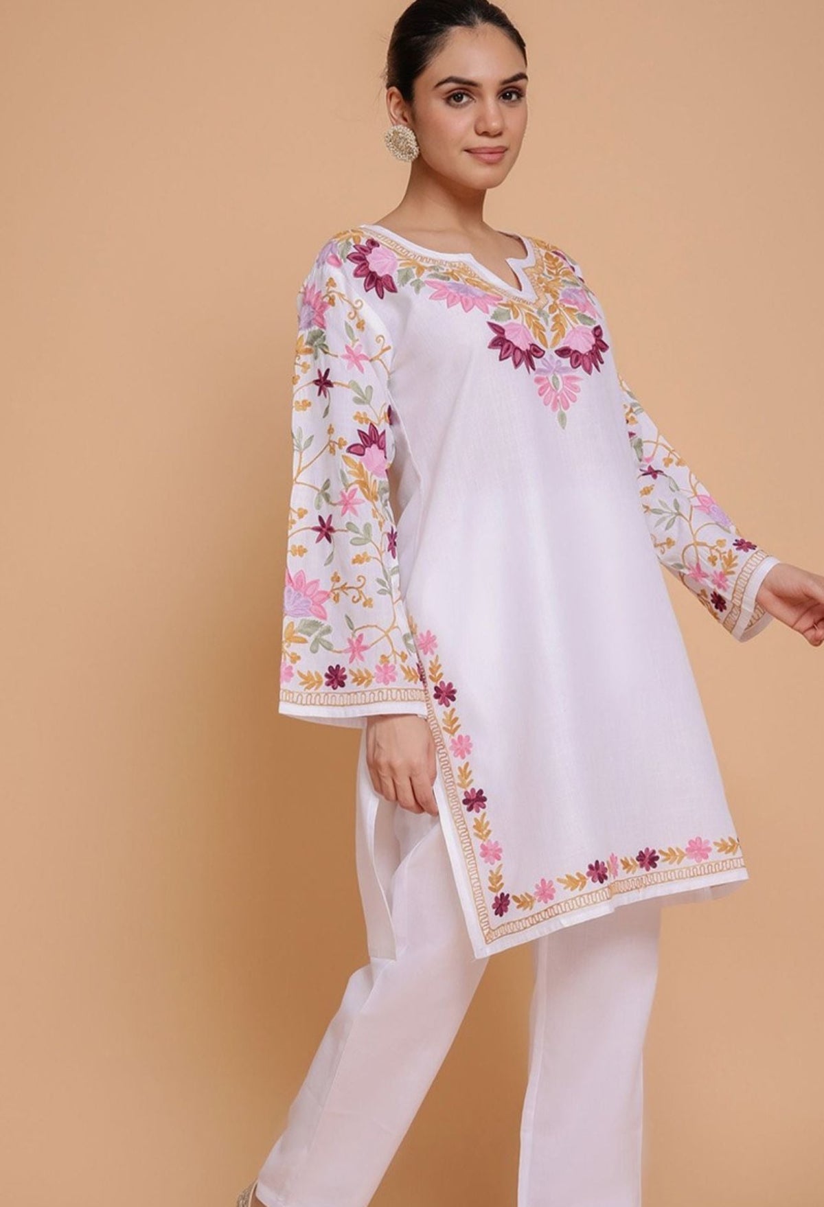Floral Embroidered Notch Neck Cotton Straight Kurta in Munich