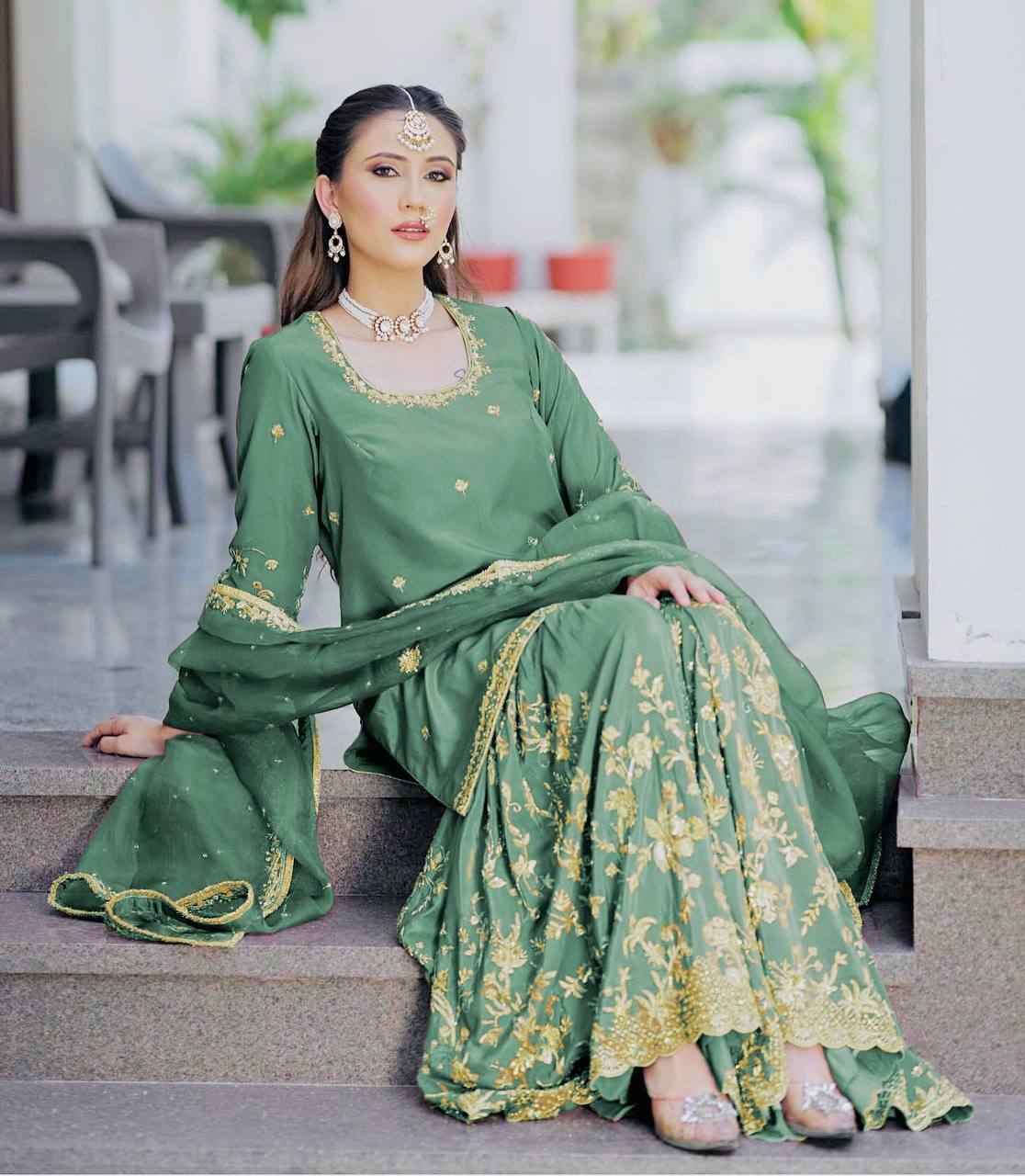 Beautiful Pure Heavy Chinnon Silk Suit in Berlin