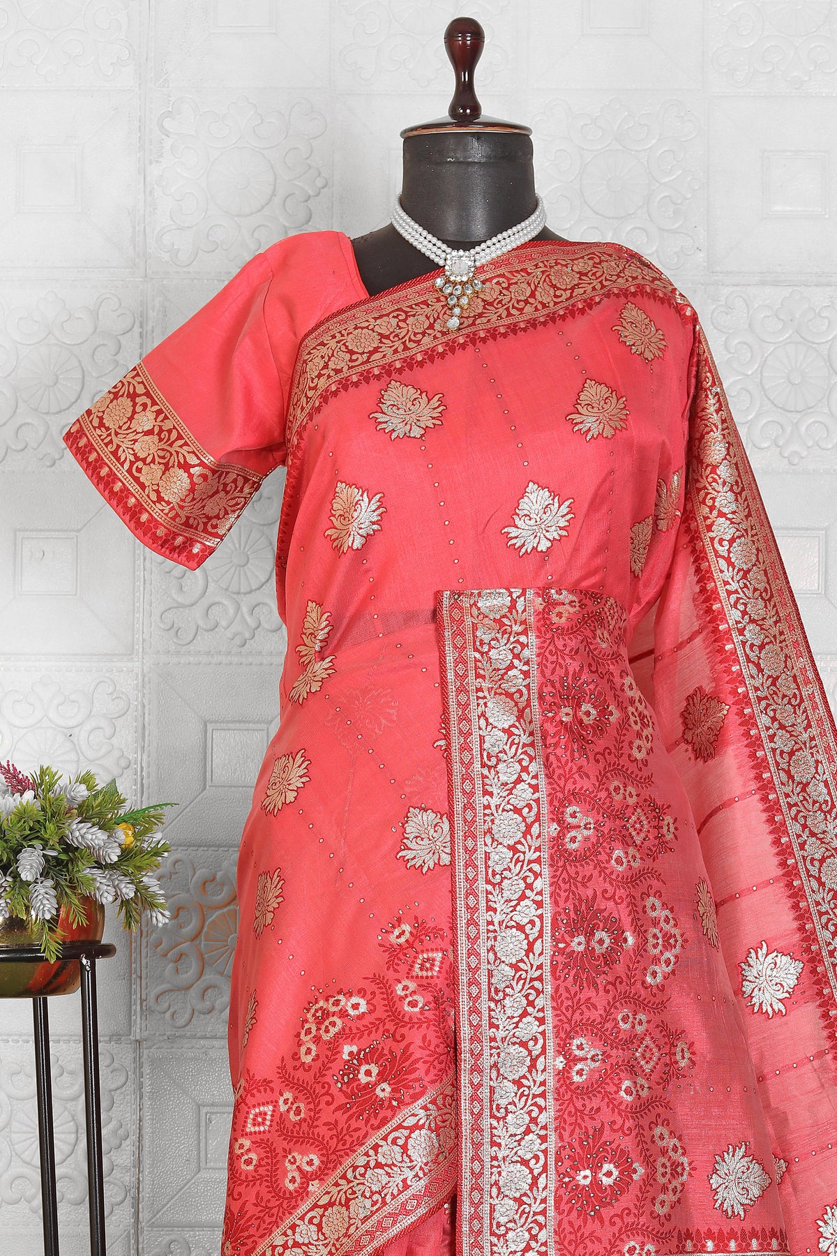 Woven Silk Blend Saree in Germany