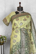 Women Silk Blend Saree in Berlin