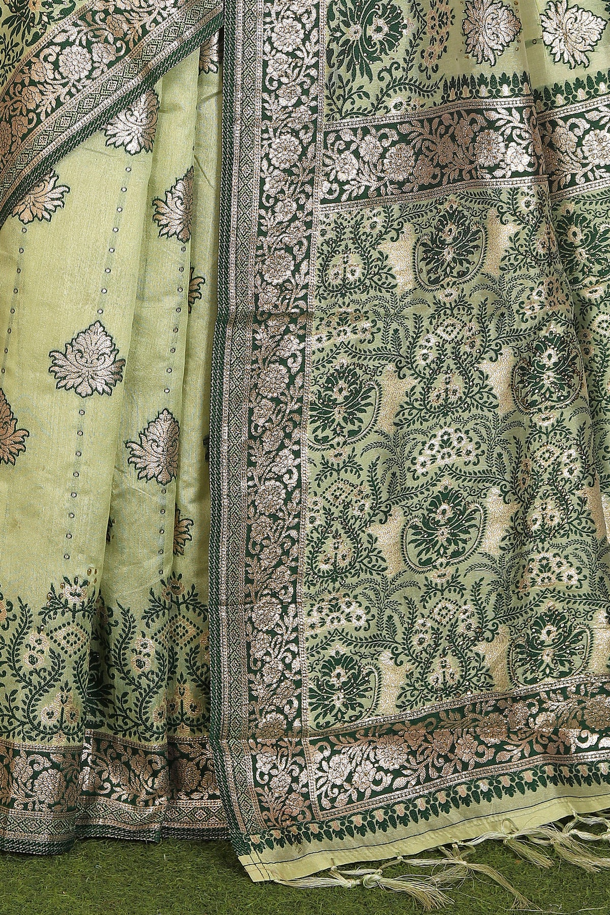 Women Silk Blend Saree in Berlin