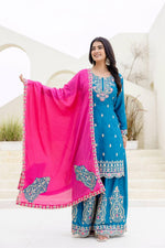 Beautiful  luxury with this stunning Heavy Chinon Silk Suit in Berlin