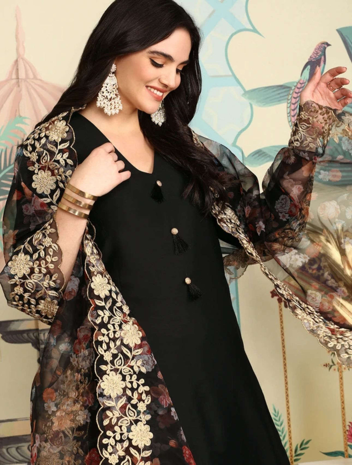 V-Neck Three-Quarter Sleeves Kurta with Trousers & With printed Dupatta in Germany