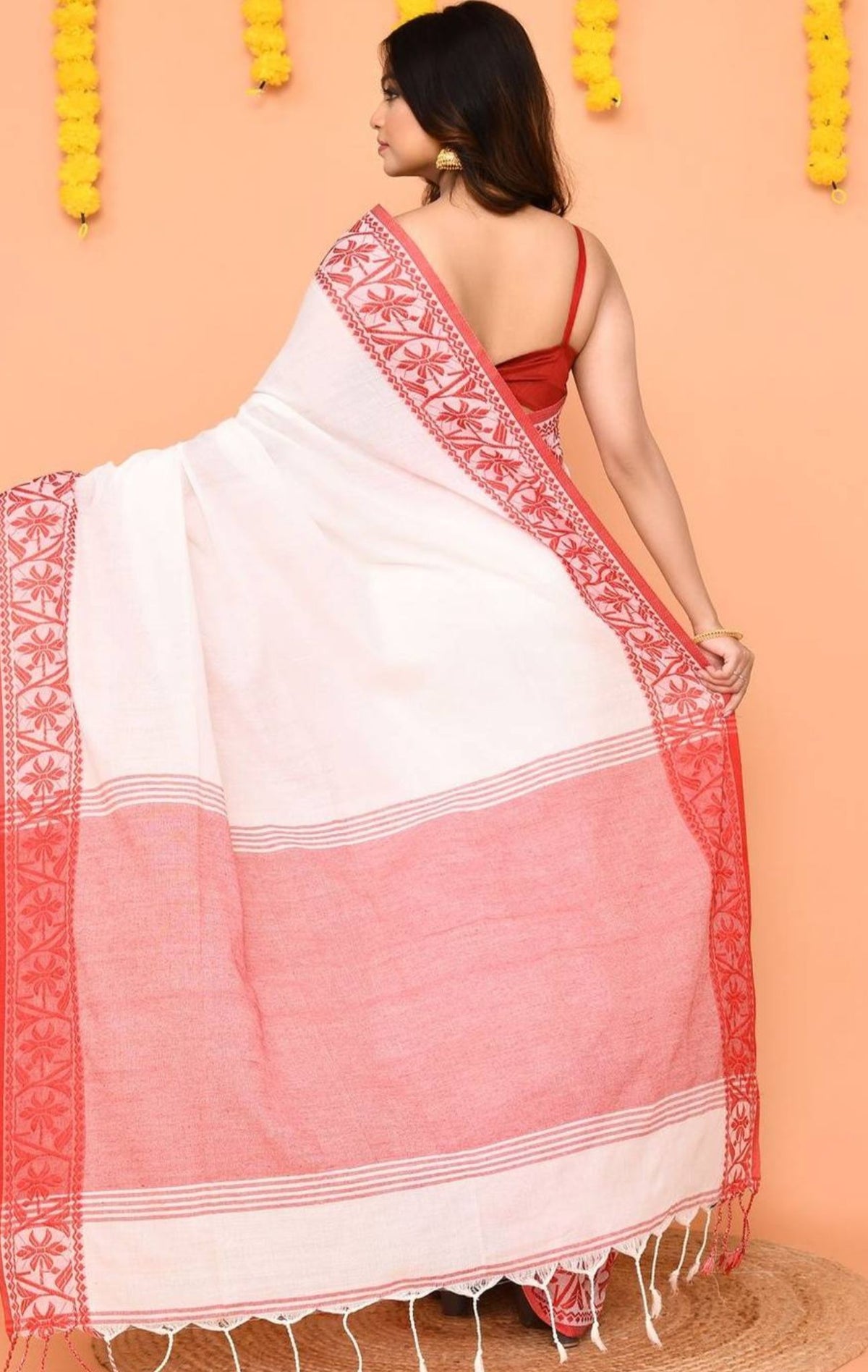Ethnic Motifs Embroidered Pure Cotton Jamdani Saree in Berlin