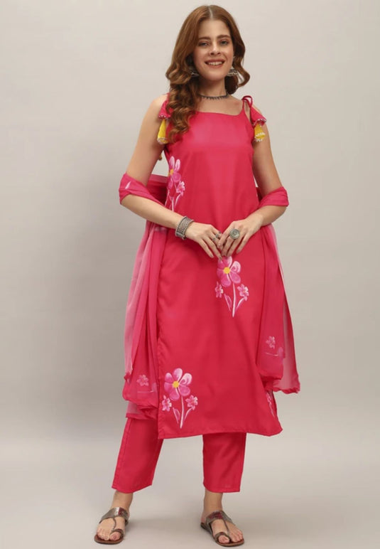 Women Crepe Kurti Pant Dupatta Set in Germany