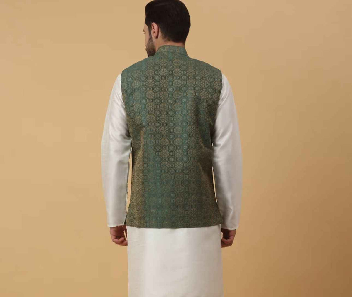 Men's Silk Kurta Churidar With Embroidered Zari Bandhgala Suit/Coat in Berlin
