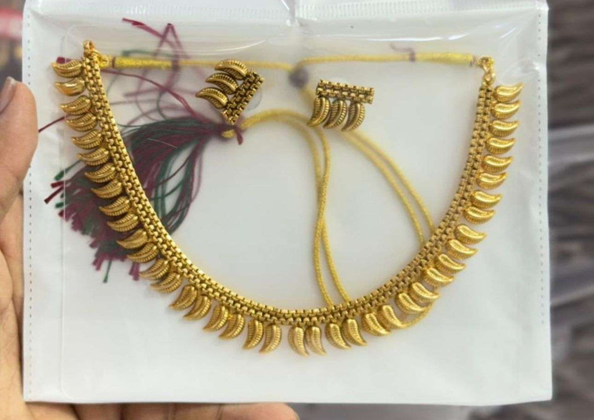 Antique Gold Necklace Set In Germany