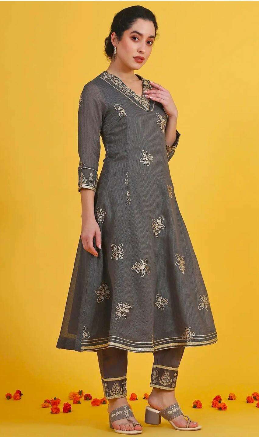 Women's Grey and Maroon Traditional Embroidered Salwar Kameez Suit in berlin
