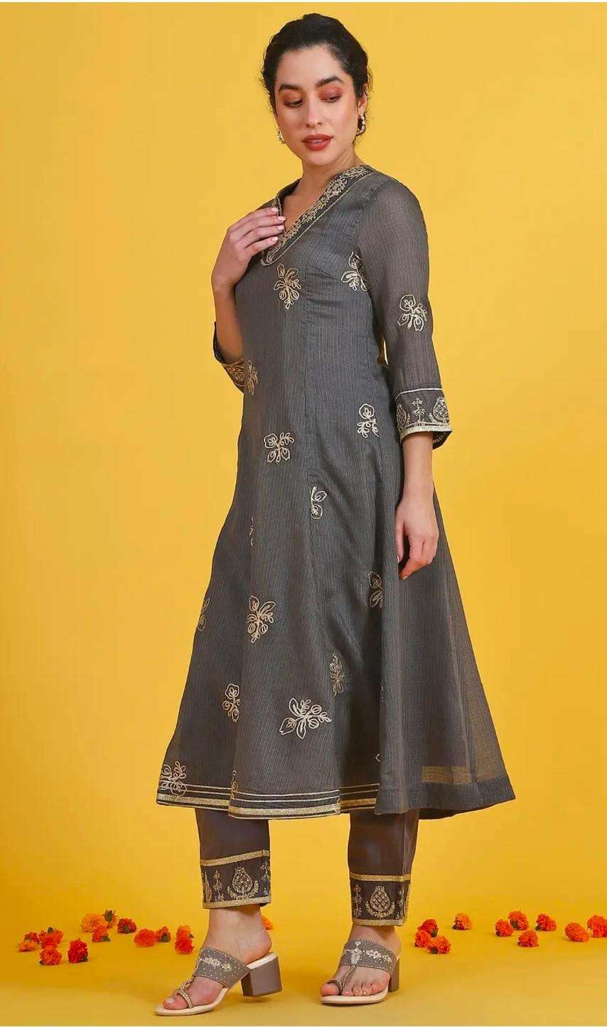 Women's Grey and Maroon Traditional Embroidered Salwar Kameez Suit in berlin