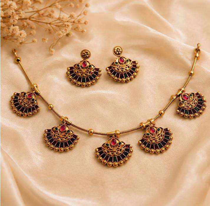 Traditional South Indian Temple Jewellery Choker Necklace in Germany