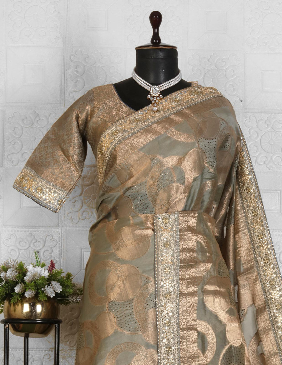 Woven Art Silk Saree in Berlin