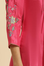 Pink Floral Embroidered Festive Kurta in Berlin