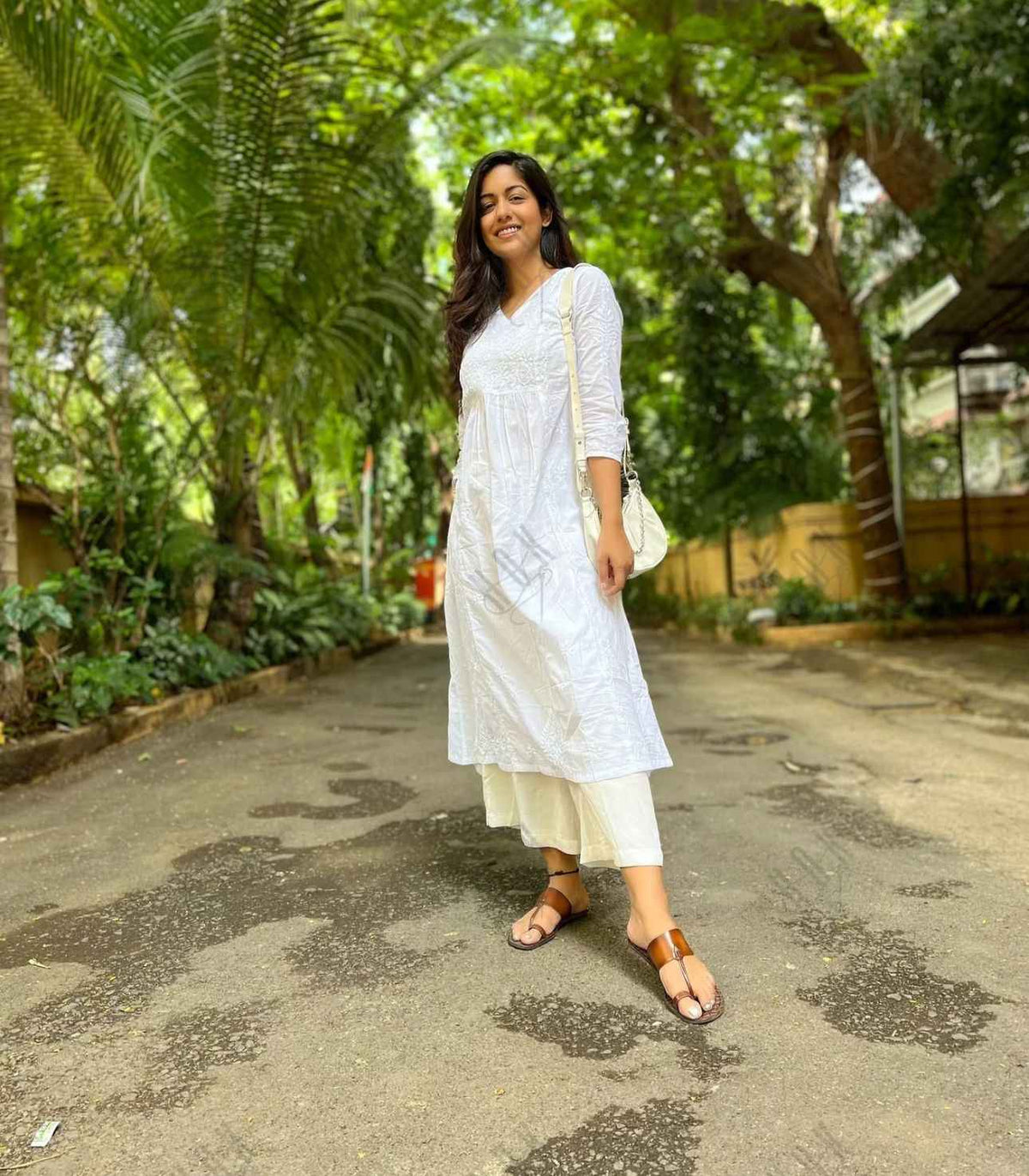 Hand embroidery Chikankari Long Kurta in Berlin