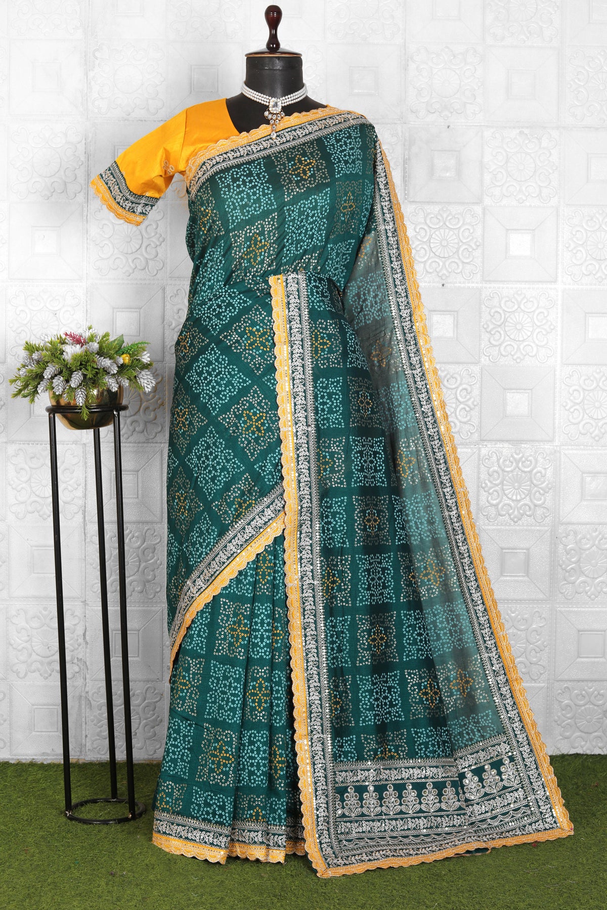Women Silk Blend Saree in Germany