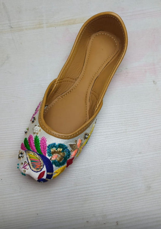White Punjabi Juttis Pure Leather in Germany