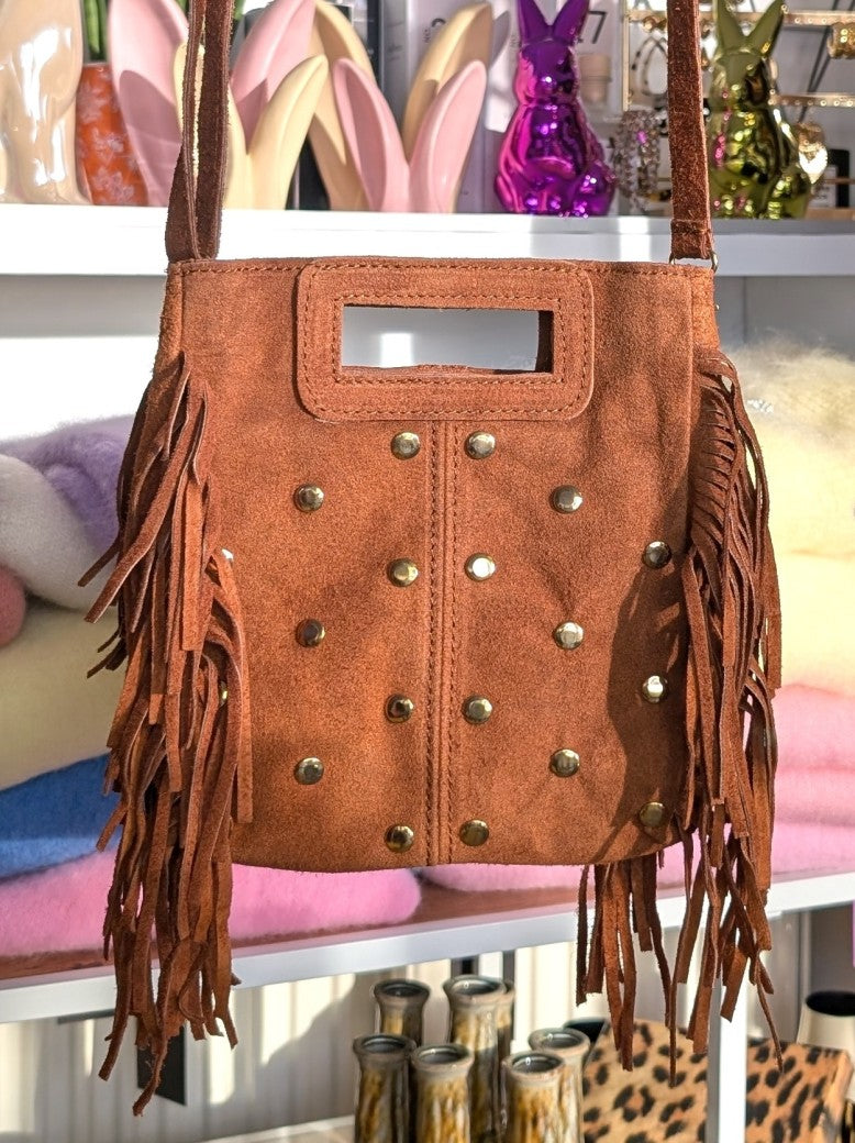 Wildleder Tasche mit Fransen und Nieten Gold M Cognac ca. 19cm B x 22,5cm H, Schulterriemen und RV