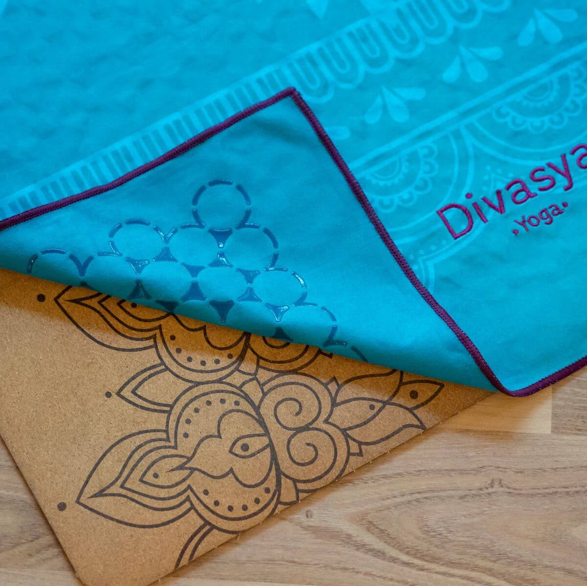 Yoga Handtuch rutschfest aus recycelter Mikrofaser & Silikon-Struktur auf der Unterseite