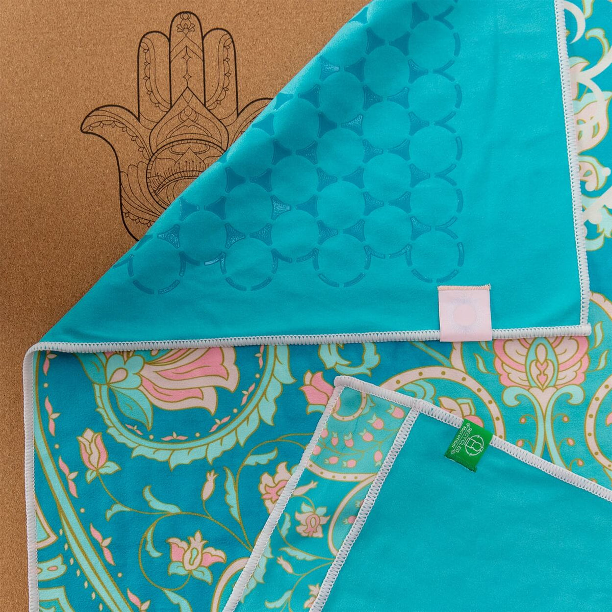 Yoga Handtuch rutschfest aus recycelter Mikrofaser & Silikon-Struktur auf der Unterseite