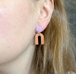 Mini Arch Acryl Ohrringe mit Edelstahlstecker in terracotta