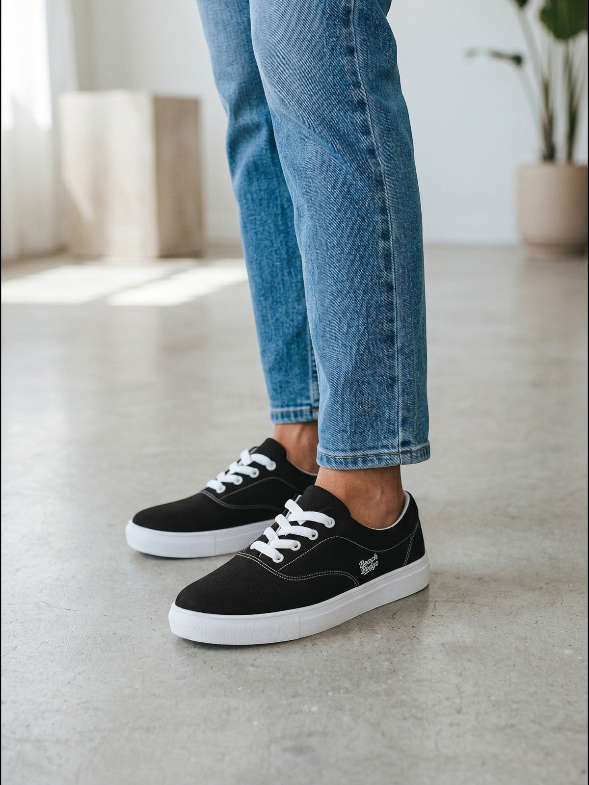 Signature Canvas Sneaker – Unisex