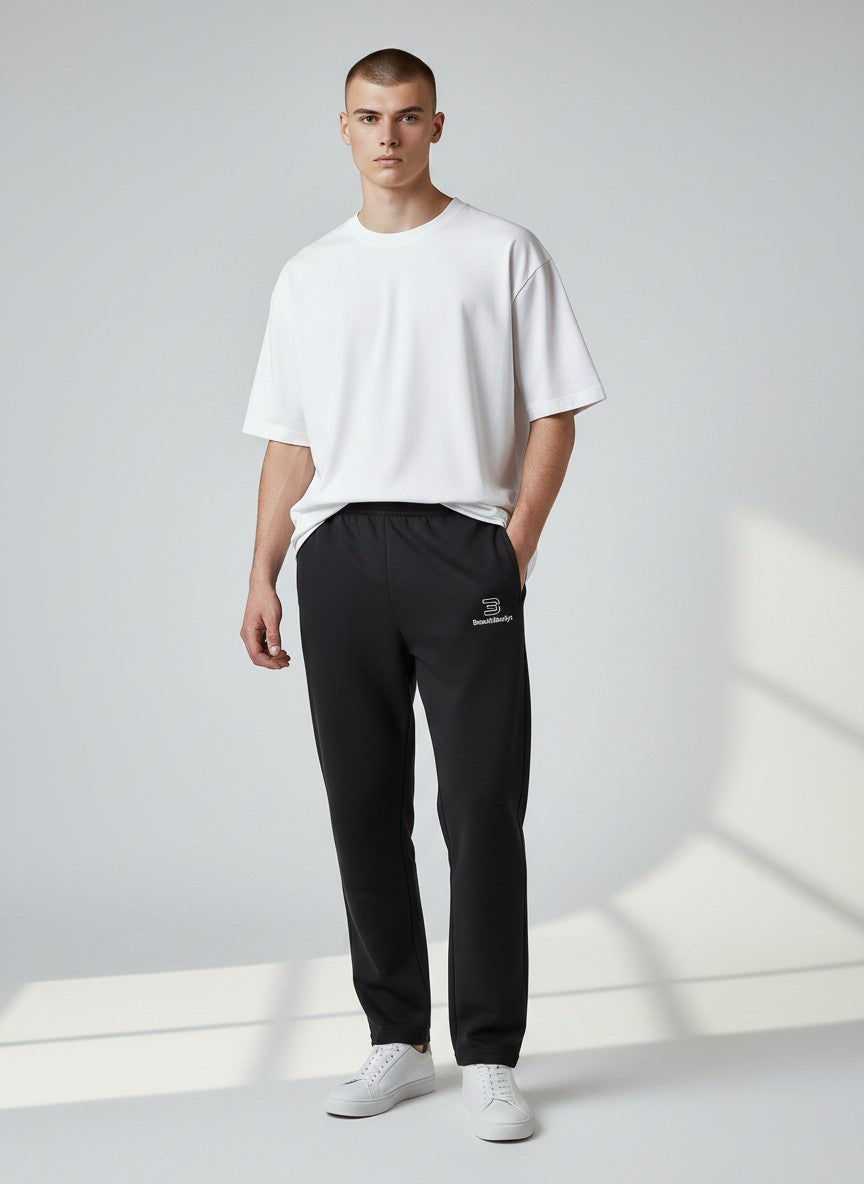Identity Jogginghose – weiße Stickerei