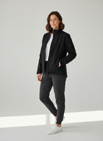 Silence Softshell Jacke – goldene Stickerei
