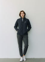 Identity Softshell Jacke – weiße Stickerei
