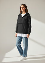 Identity Windbreaker – weiße Stickerei