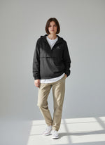 Identity Windbreaker – weiße Stickerei