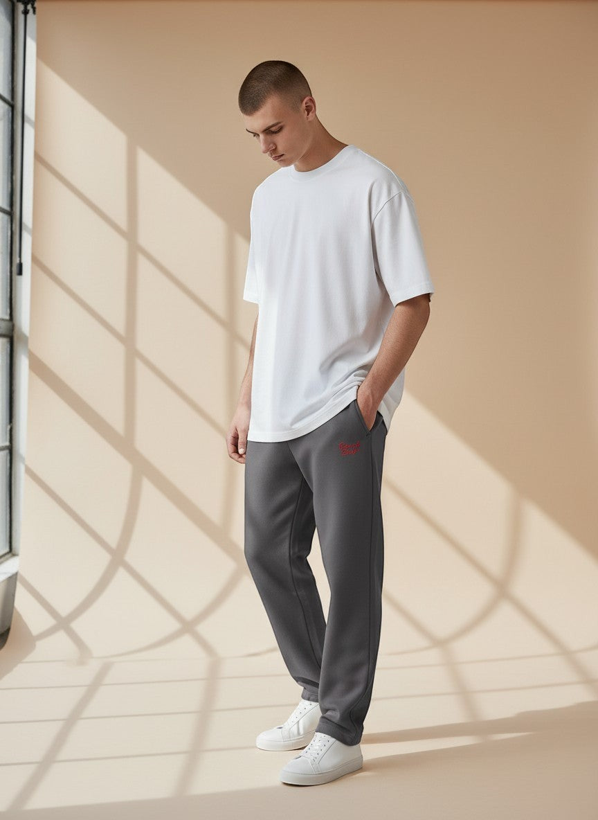 Power Fluffy Jogginghose – rote Stickerei