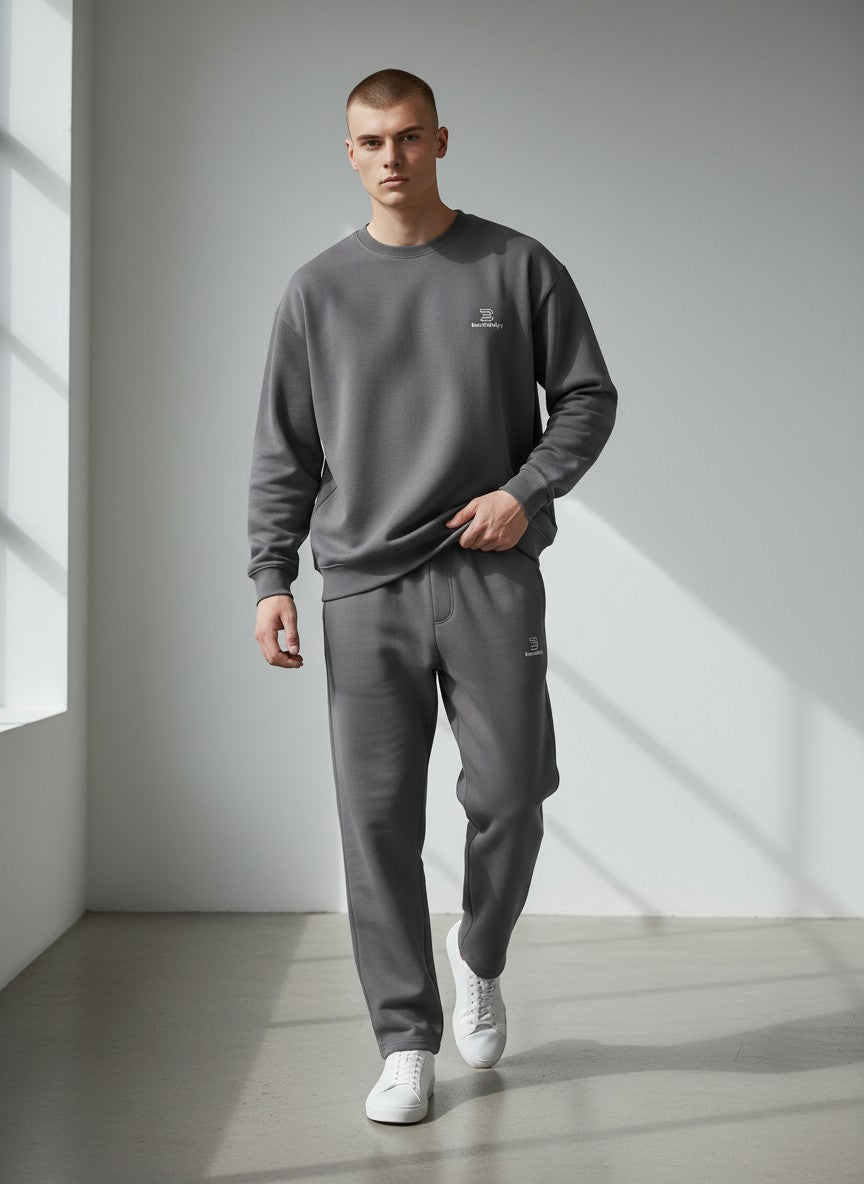 Identity Jogginghose – weiße Stickerei