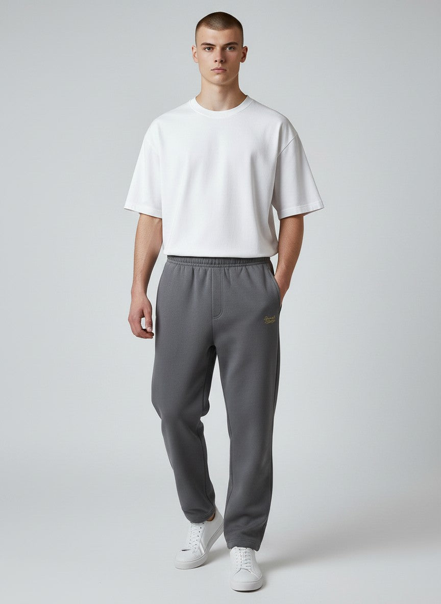 Authentic Jogginghose – goldene Stickerei