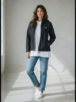 Signature Softshell Jacke – weiße Stickerei